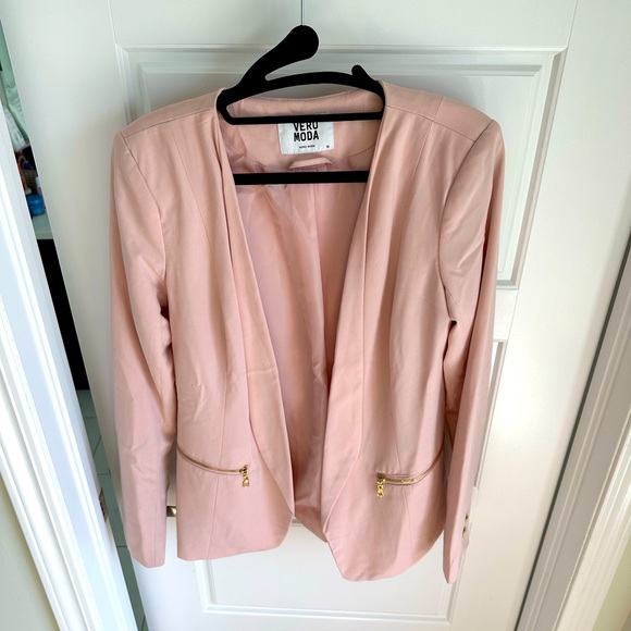 Soft Pink Blazer with Gold Embellishments - Picture 4 of 12